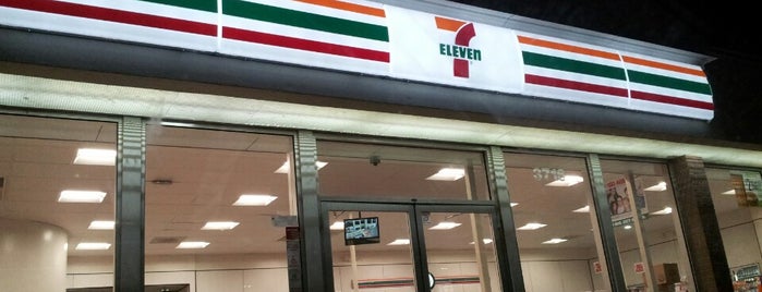 7-Eleven is one of Lugares favoritos de Jose.