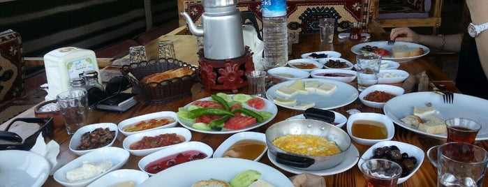 Olive Köy Sofrası is one of Kuşadası'nda uğranılması gereken lezzet noktaları.