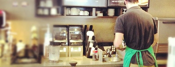 Starbucks is one of สถานที่ที่ Mitch ถูกใจ.