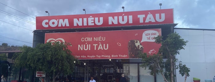 Cơm niêu Núi Tàu is one of Lieux qui ont plu à Elena.