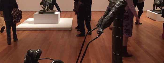 Museo de Arte Moderno (MoMA) is one of Lugares favoritos de Matthew.