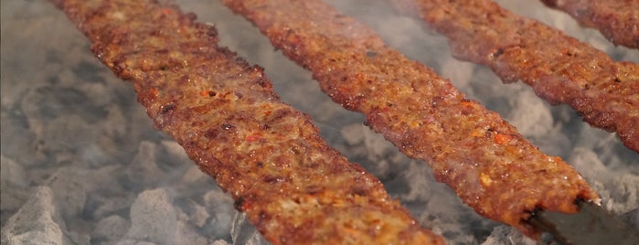 Zeki Usta Kebap Kenanevren Şubesi is one of yemek yemek.
