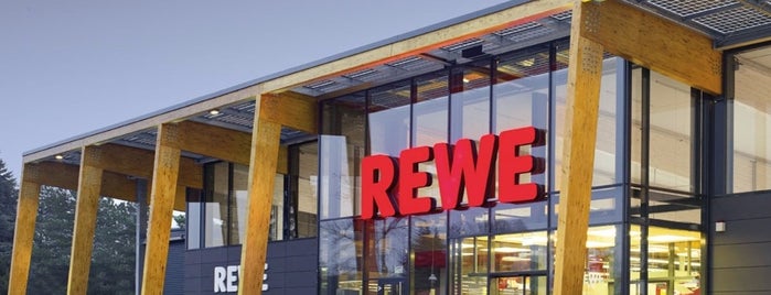 REWE is one of LFさんのお気に入りスポット.