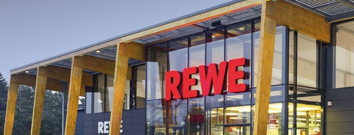REWE is one of Arzuさんのお気に入りスポット.