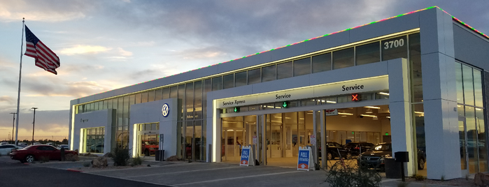Chapman Volkswagen Scottsdale is one of Tempat yang Disukai Cheearra.