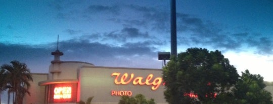 Walgreens is one of Tempat yang Disukai Brad.