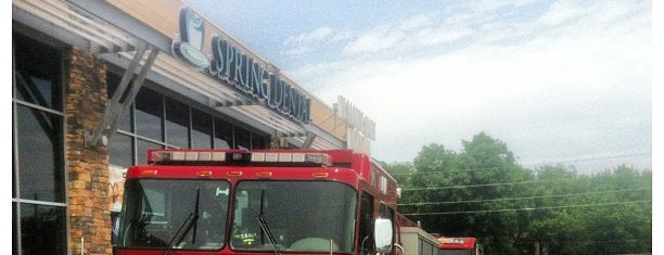 Firehouse Subs is one of Rob'un Beğendiği Mekanlar.