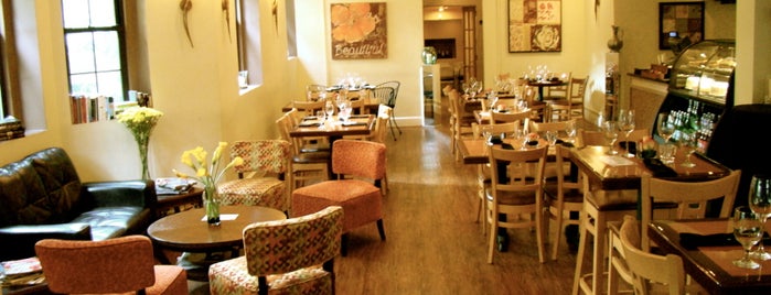LiLLiES Restaurant & Bar is one of Tempat yang Disimpan Camille.