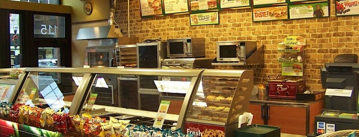 Subway is one of Lugares favoritos de Robson.