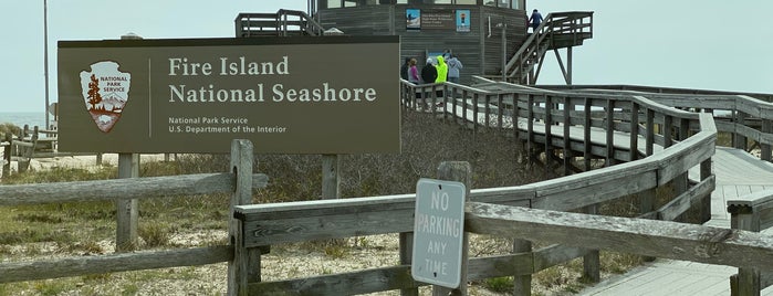 Fire Island Wilderness Visitor Center is one of สถานที่ที่ Lizzie ถูกใจ.