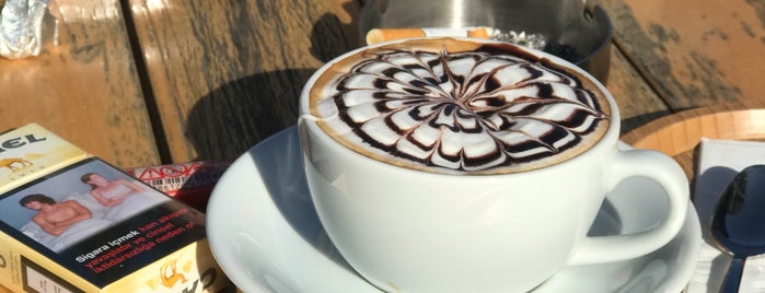 Joyy Coffee Bistro is one of Mujdat'ın Beğendiği Mekanlar.