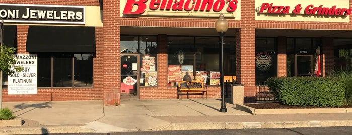 Bellacino's Pizza & Grinders is one of Locais curtidos por Don.