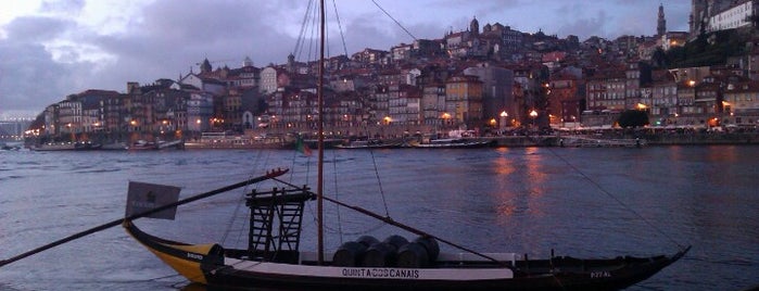 Porto is one of Locais Favoritos.