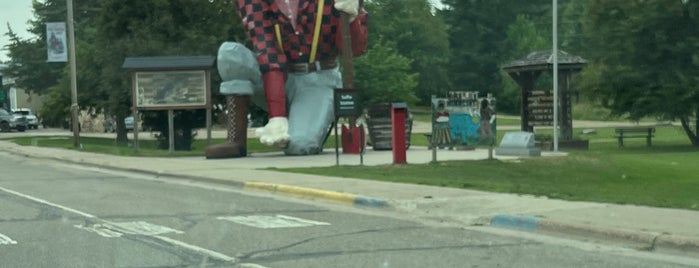 Paul Bunyan is one of Quirky Landmarks USA.