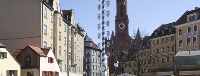 Wiener Platz is one of Lugares favoritos de Sue.