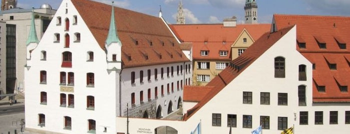 Münchner Stadtmuseum is one of Zachary's Saved Places.