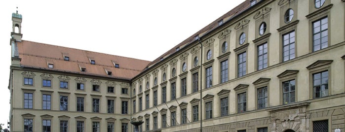 Alte Akademie is one of Münchner Originale.
