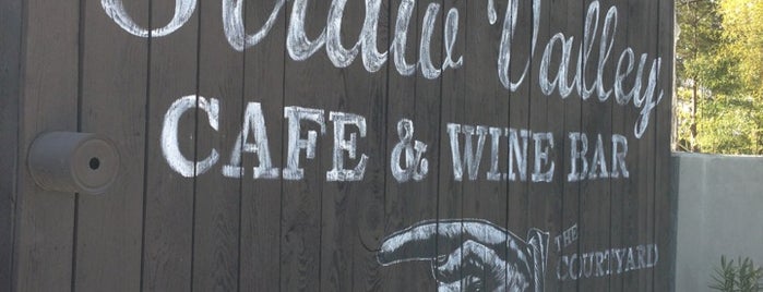 Straw Valley Café is one of สถานที่ที่บันทึกไว้ของ Lori.