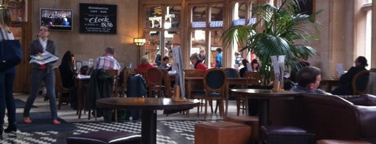 Bonapartes Cafe Bar is one of Lieux qui ont plu à Mike.