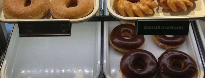 Krispy Kreme is one of Lugares favoritos de Carlos.