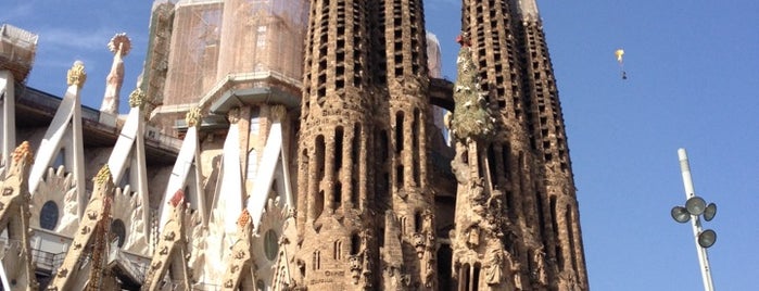 Basílica de la Sagrada Família is one of Barcelona to-do list.
