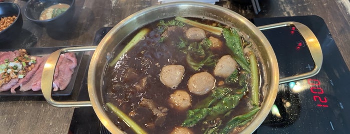 เนื้อตุ๋นจักรเพ็ชร is one of Beef Noodles.bkk.