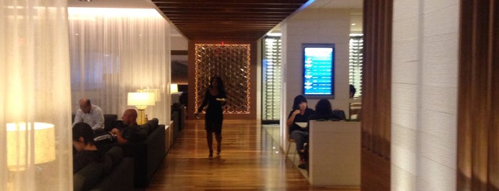 Star Alliance First Class Lounge is one of Lugares favoritos de Jennifer.