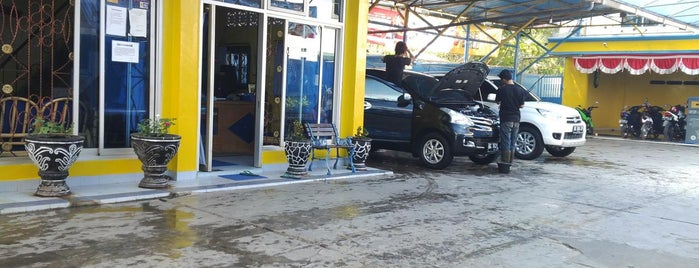 SMS Car Wash is one of Cucian Mobil Palembang.