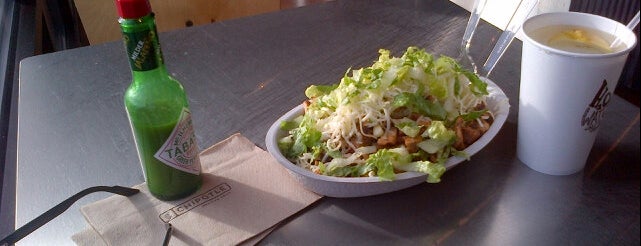 Chipotle Mexican Grill is one of Locais curtidos por Andrea.