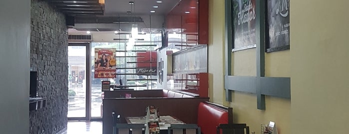Pizza Hut is one of UP Ayala-land Technohub Food Tambayan.
