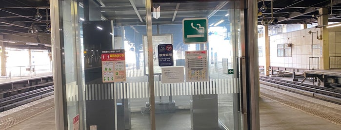 札幌駅構内 喫煙所 is one of Tempat yang Disukai Mick.