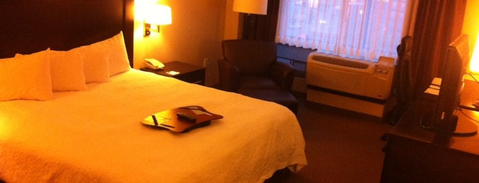 Hampton Inn & Suites is one of Amenazzaさんのお気に入りスポット.