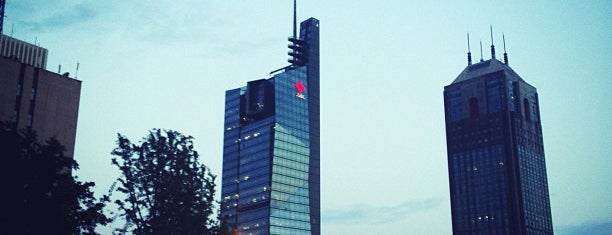 Zifeng Tower is one of 南京.