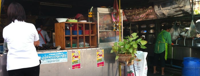 ส้มตำศาลเจ้า is one of ร้านน่าทาน 2.