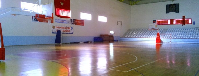 Gaziemir Spor Salonu is one of สถานที่ที่ hakan ถูกใจ.