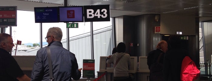 Gate B43 is one of Tempat yang Disukai Atti.