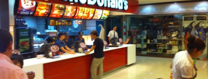 McDonald's is one of Orte, die Nicolás gefallen.