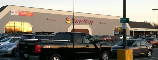 Super Stop & Shop is one of สถานที่ที่ Carlos ถูกใจ.