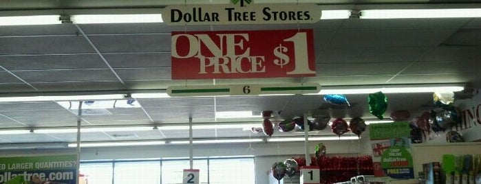 Dollar Tree is one of Priscilaさんのお気に入りスポット.