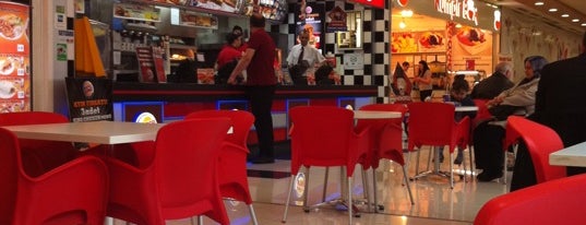 Burger King is one of Lugares favoritos de Naciye.