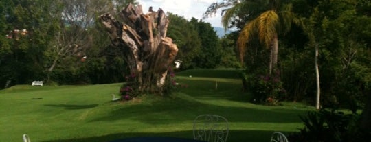 Club de golf cuernavaca is one of Tempat yang Disukai Soni.