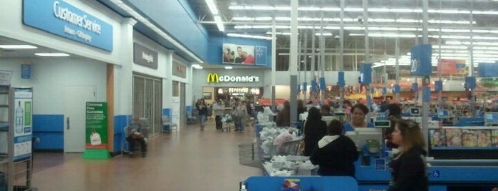 Walmart Supercenter is one of Lugares favoritos de stephanie.