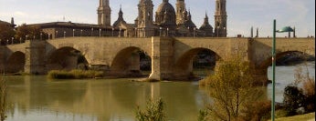 Puente de Piedra is one of Qué visitar en Zaragoza.