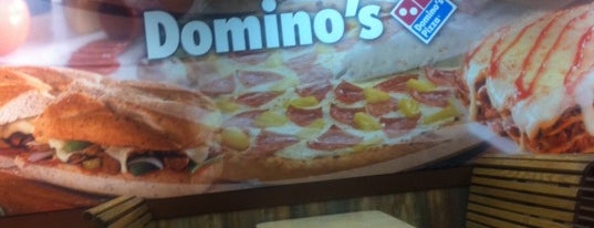 Domino's Pizza is one of Locais curtidos por Fernanda.