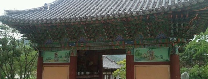 송광사 (松廣寺) is one of Buddhist temples in Honam.