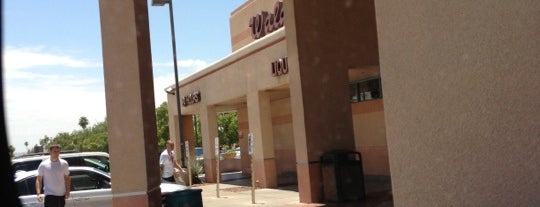 Walgreens is one of สถานที่ที่ Lashondra ถูกใจ.