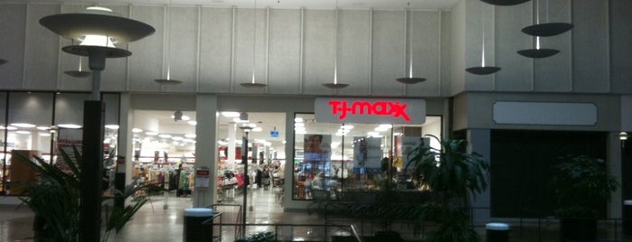 T.J. Maxx is one of Orte, die Melissa gefallen.