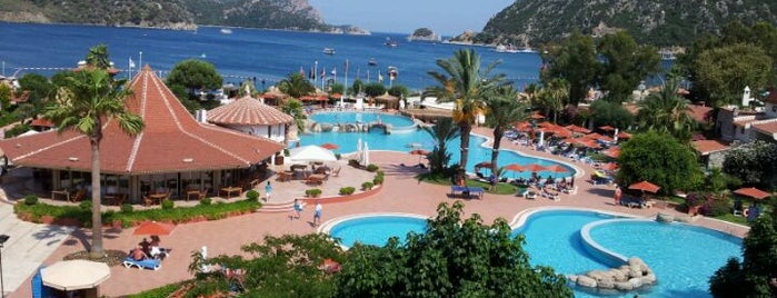Martı Resort Deluxe is one of Lugares favoritos de Kemal.