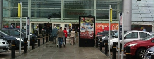 Sainsbury's is one of Tempat yang Disukai James.