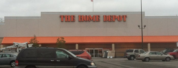 The Home Depot is one of Orte, die Autumn gefallen.